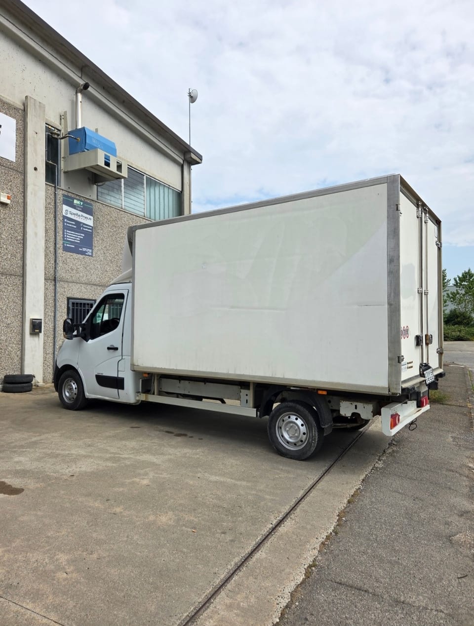 Opel Movano autocarro importato dalla Romania